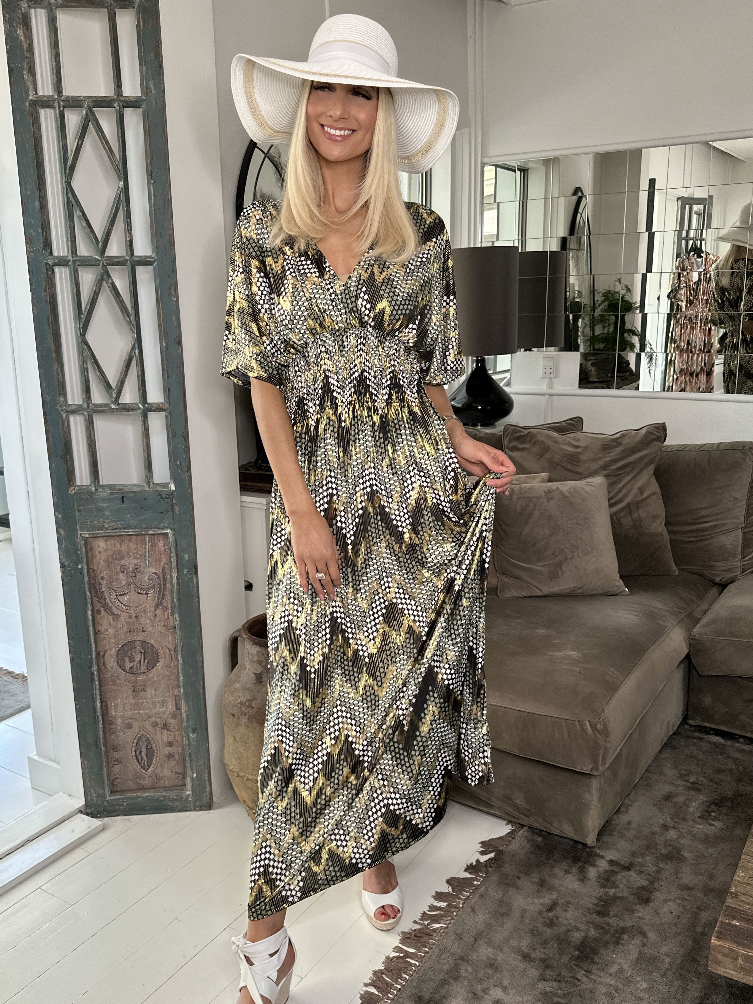 Pams pattern - Lang elastisk kjole i krølfrit stof